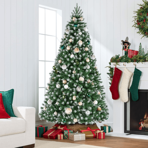 Traditional Prelit Artificial Christmas Tree